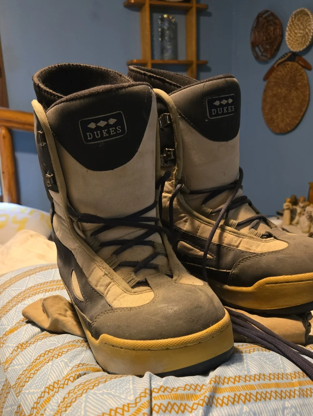 Men's Tan and Gray Snowboard Boots